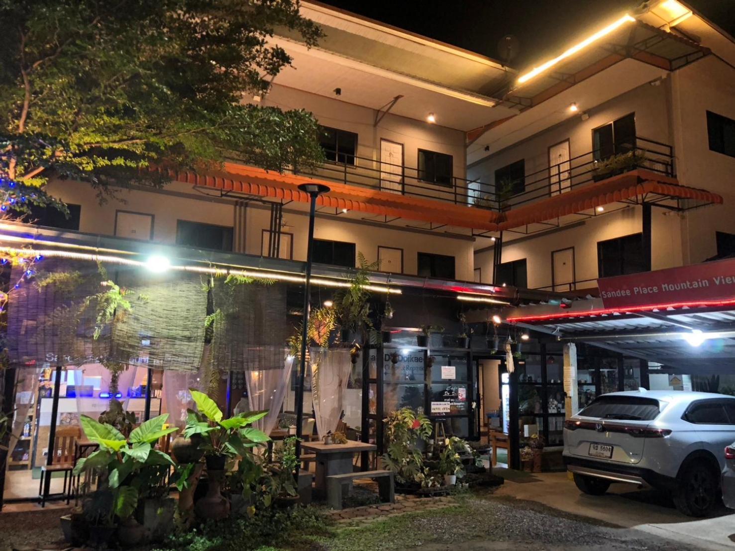 โรงแรมแสนดีเพลส เมาเท่นวิว จอมทอง Exterior photo